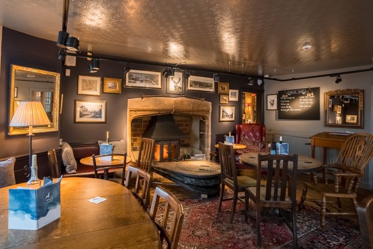 The White Hart Overton_Pub_Rooms_Stay_Pubs near me_RG25 3NW_Basingstoke_Famous landmark near The Red Lion_Famous landmark near Bombay Sapphire