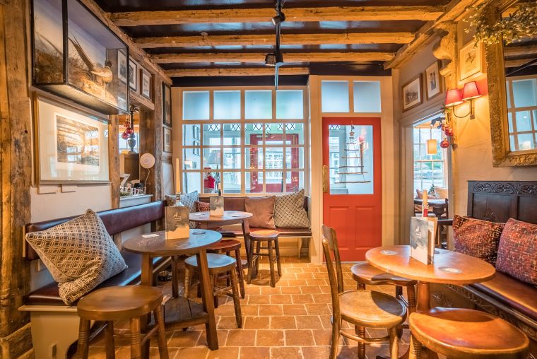 The White Hart Overton_Pub_Rooms_Stay_Pubs near me_RG25 3NW_Basingstoke_Famous landmark near The Red Lion_Famous landmark near Bombay Sapphire