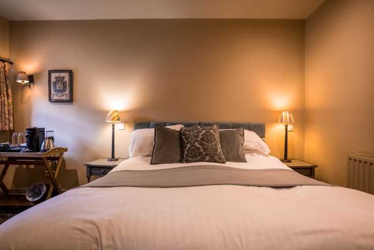 The White Hart Overton_Pub_Rooms_Stay_Pubs near me_RG25 3NW_Basingstoke_Famous landmark near The Red Lion_Famous landmark near Bombay Sapphire