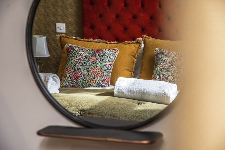 Mirror Bed