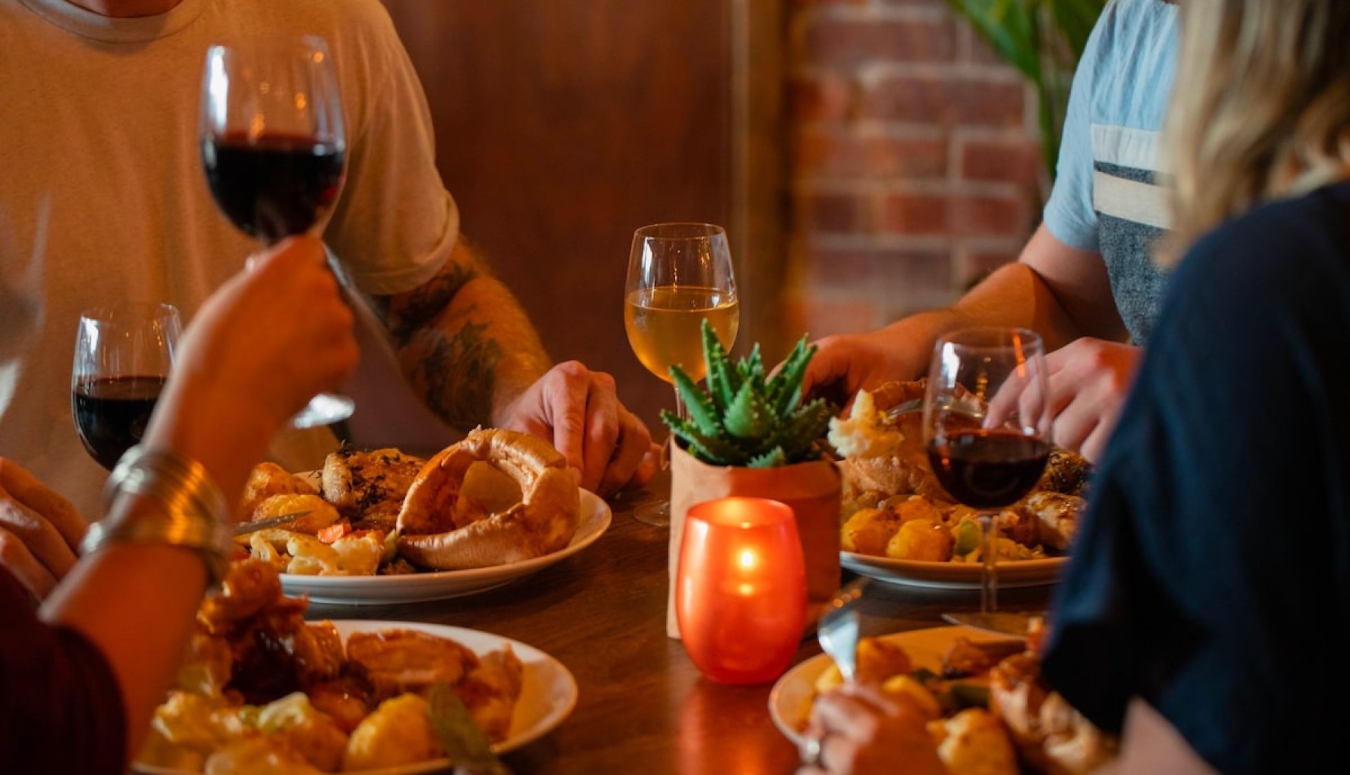 Family enjoy Father's Day roast dinner at the White Hart in Overton