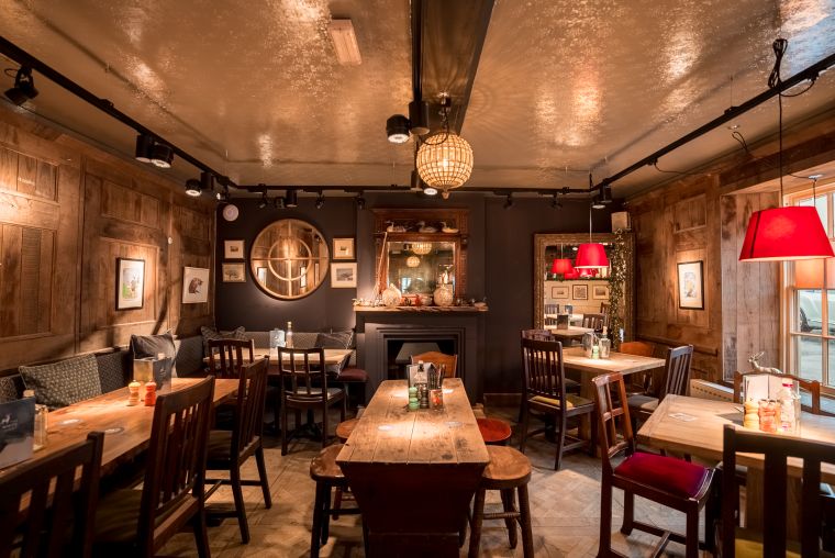 The White Hart Overton_Pub_Rooms_Stay_Pubs near me_RG25 3NW_Basingstoke_Famous landmark near The Red Lion_Famous landmark near Bombay Sapphire